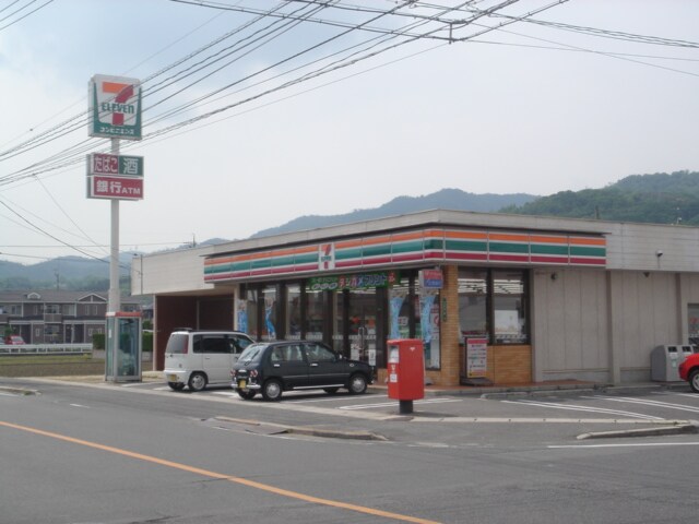 物件外観写真2　(セブンイレブン福山山手店（コンビニ）まで800ｍ)