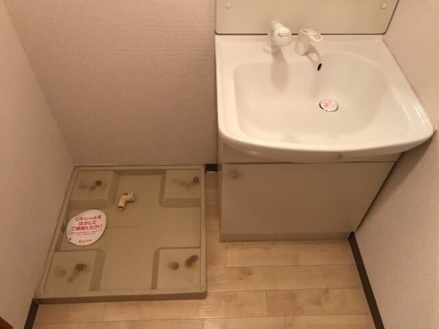 物件内観写真15　(洗濯機置場)