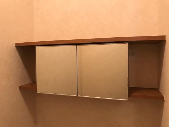 物件内観写真20　(トイレ収納)