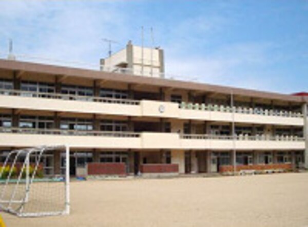 周辺環境(笠岡市立笠岡小学校 440m)