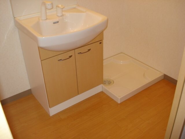 物件内観写真18　(洗濯機置場)