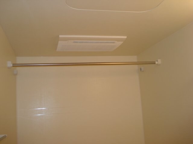 物件内観写真24　(浴室物干し)