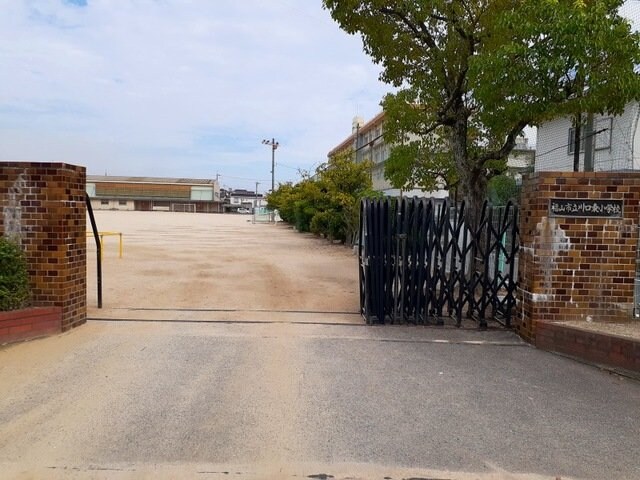 物件外観写真2　(福山市立川口東小学校まで400m)