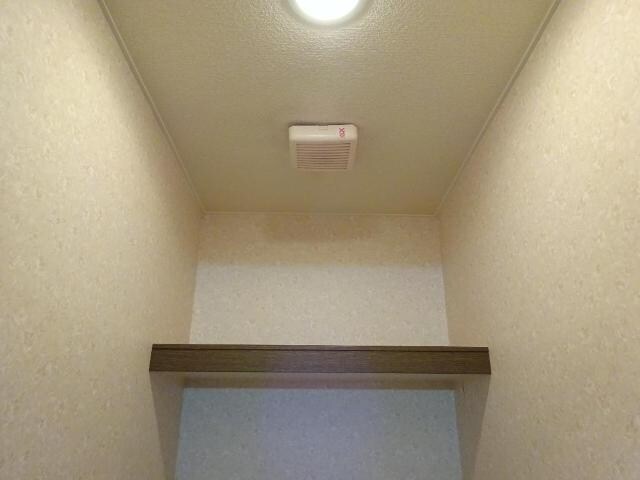 物件内観写真25　(上部収納棚)