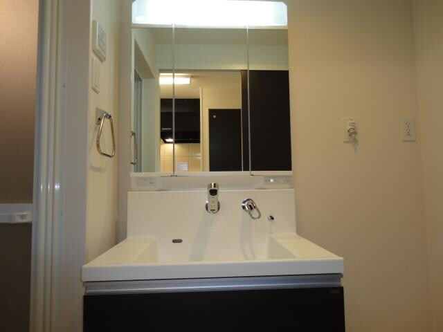 物件内観写真6　(洗髪洗面化粧台)