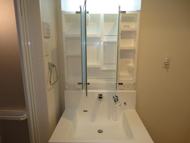 物件内観写真7　(洗髪洗面化粧台)