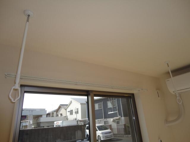 物件内観写真12　(室内物干し)