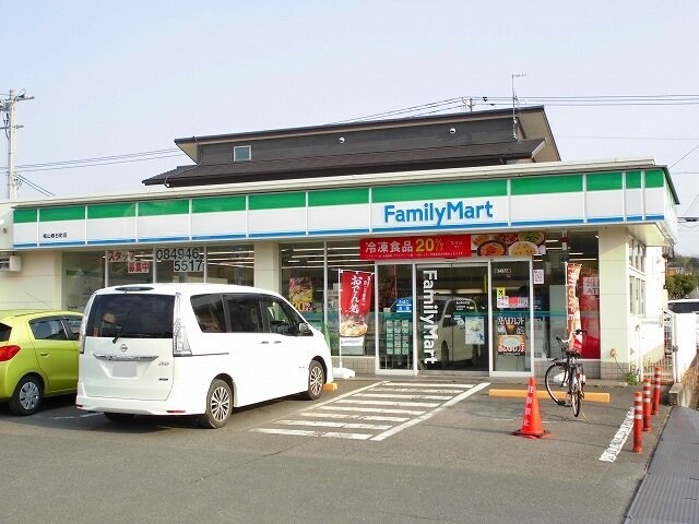 物件外観写真5　(ファミリーマート春日町店まで650m)