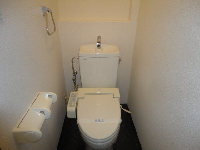 物件内観写真17　(シャワー付トイレ)