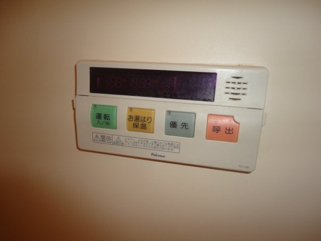 物件内観写真20　(給湯器リモコン)