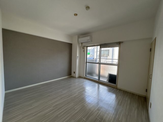 物件内観写真3　(内装リフォーム済み)