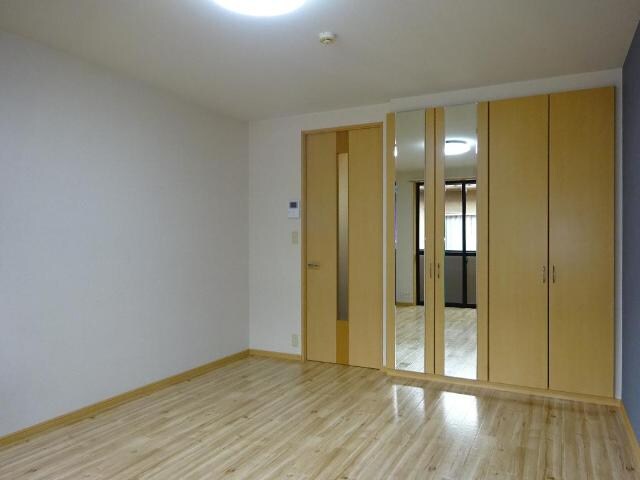 物件内観写真10　(洋室)