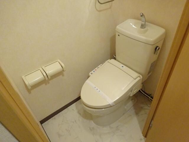 物件内観写真13　(シャワー付トイレ)