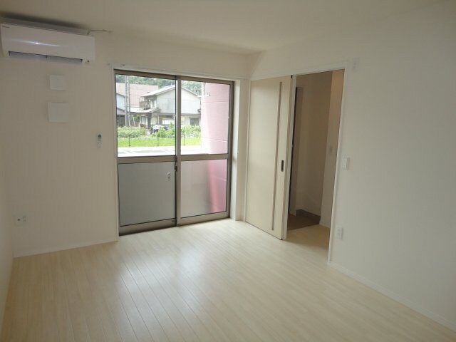 物件内観写真10　(ＬＤＫ（12.6帖）)