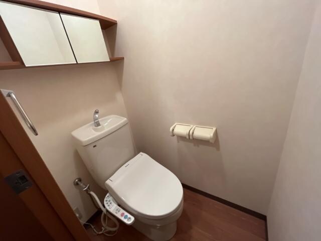 物件内観写真11　(シャワー付トイレ)