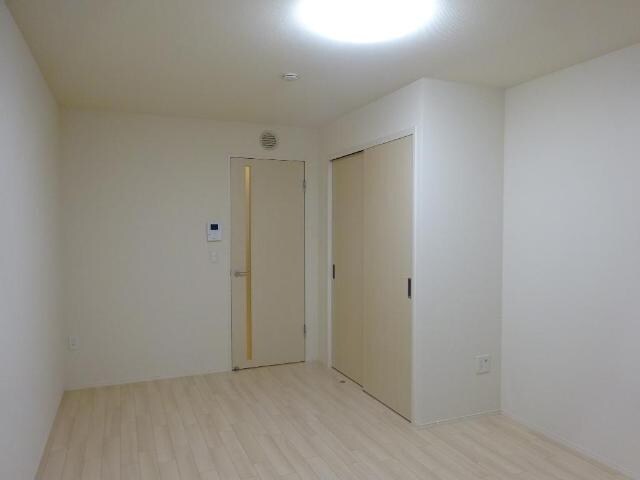 物件内観写真11　(洋室)