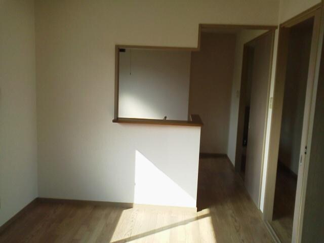 物件内観写真3　(リビング)