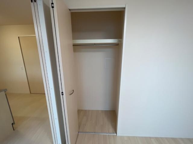物件内観写真13　(西洋室クローゼット)
