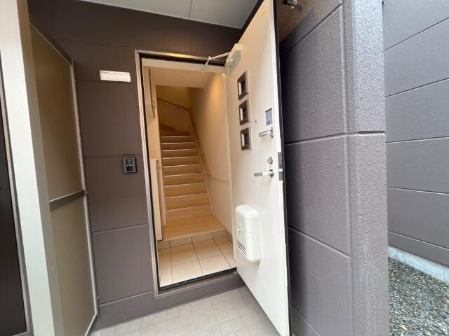 物件内観写真28　(玄関)