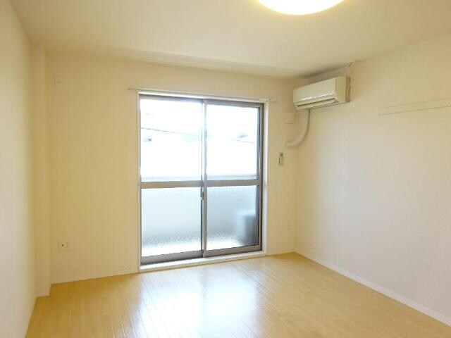 物件内観写真9　(洋室)