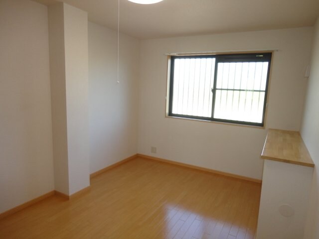 物件内観写真12　(洋室)