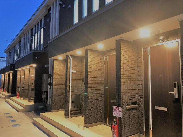 物件外観写真2　(外観写真（夜）)