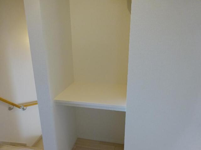 物件内観写真25　(廊下棚)