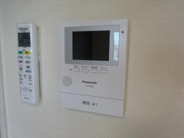 物件内観写真28　(カメラ付インターホン)