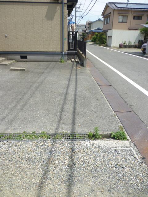 物件外観写真2　(駐車スペース)