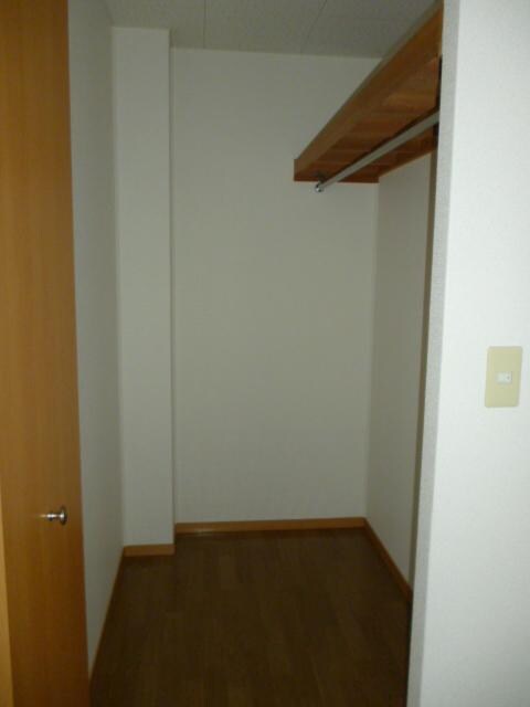 物件内観写真12　(収納)