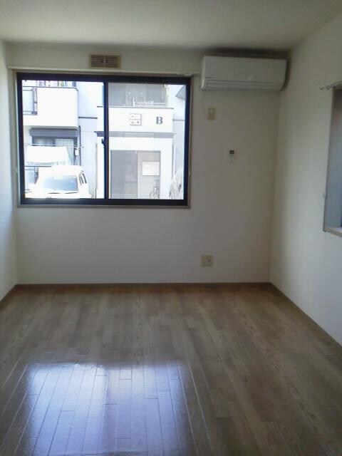 物件内観写真3　(リビング)