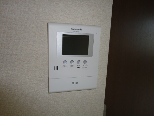 物件内観写真13　(カメラ付インターホン)