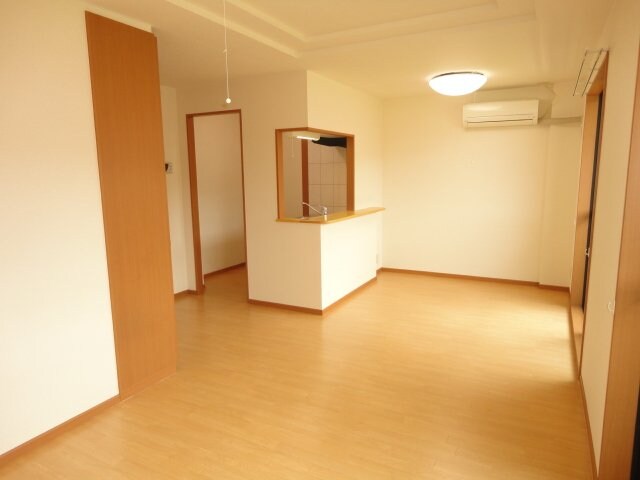 物件内観写真2　(ＬＤＫ（13.8帖）)