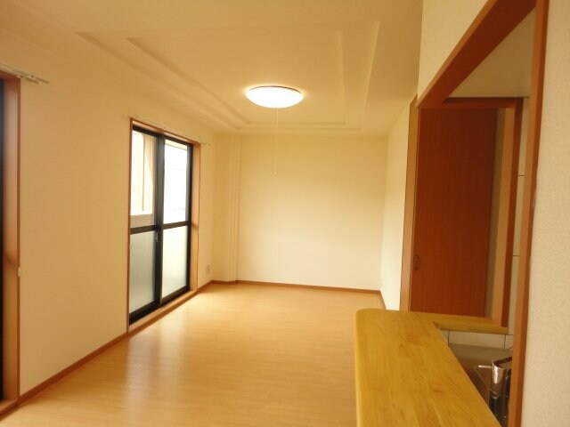 物件内観写真3　(ＬＤＫ（13.8帖）)