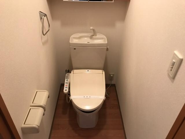 物件内観写真11　(シャワー付トイレ)