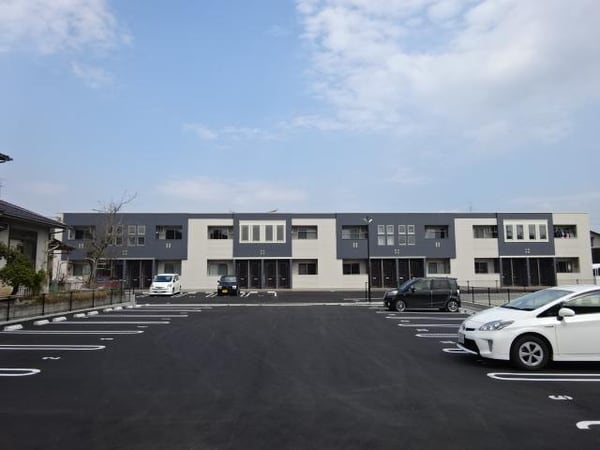駐車場(外観写真（昼）)