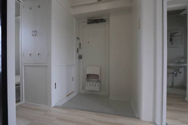 玄関(ビレッジハウスの同一物件・同一タイプの間取りの写真です)