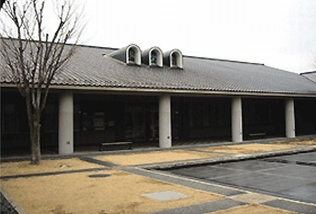 物件外観写真7　(かんなべ図書館まで2100m)