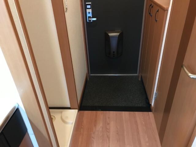 物件内観写真16　(玄関)
