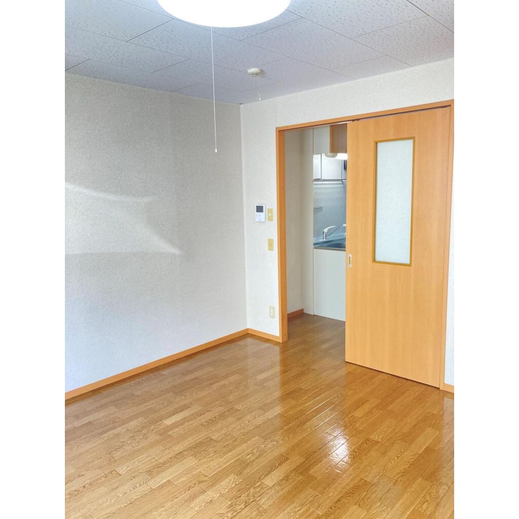 物件内観写真4　(洋室)