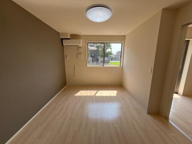 物件内観写真8　(リビング)