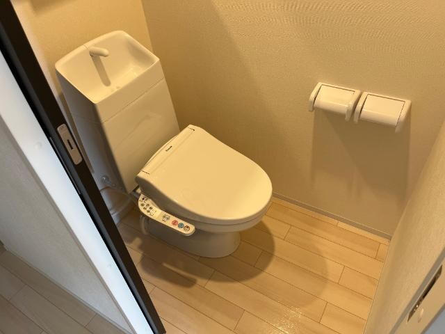 物件内観写真16　(シャワー付トイレ)