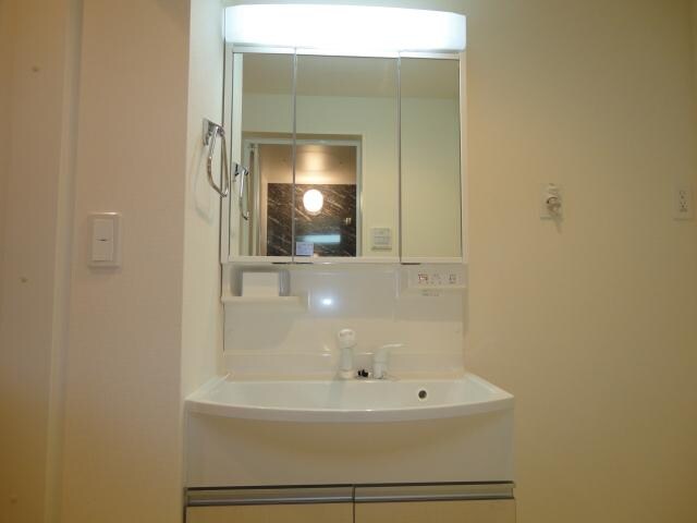 物件内観写真8　(洗髪洗面化粧台)