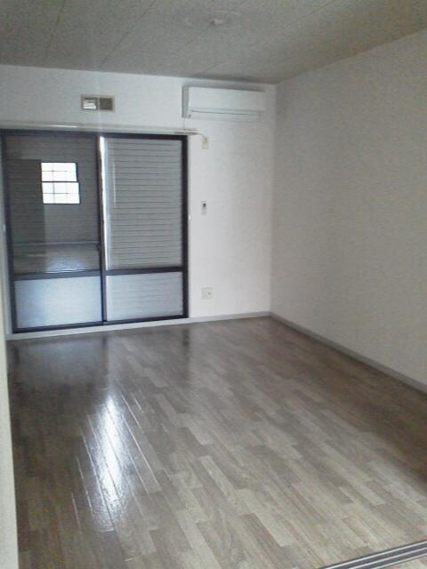 物件内観写真4　(洋室)