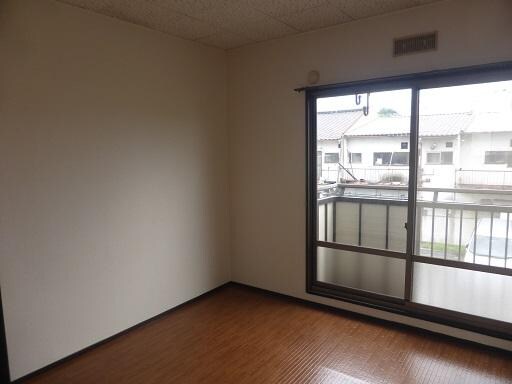 物件内観写真2　(洋室)