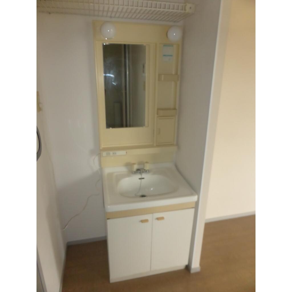 物件内観写真3　(洗面所)