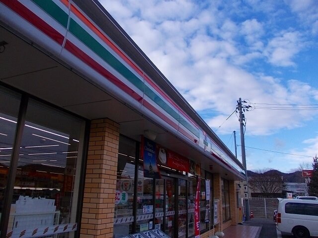 物件外観写真8　(セブンイレブン加茂店まで1200m)