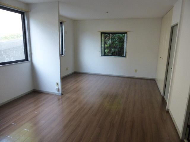 物件内観写真3　(リビング)