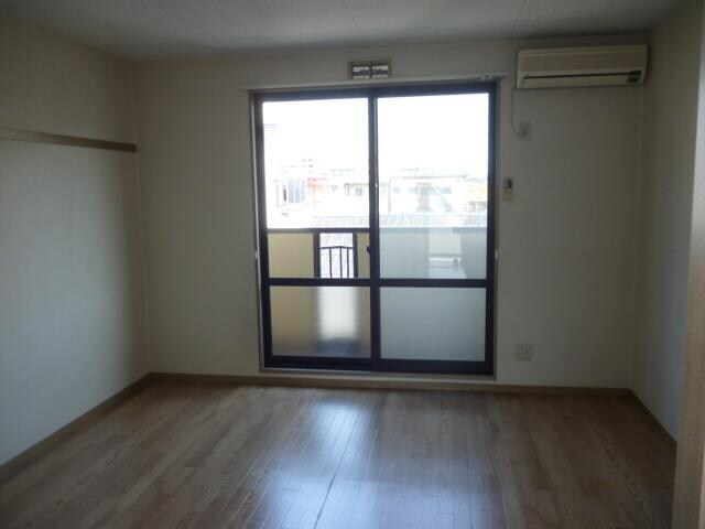 物件内観写真2　(洋室)