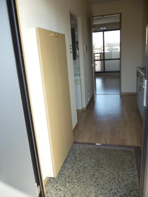 物件内観写真12　(玄関)